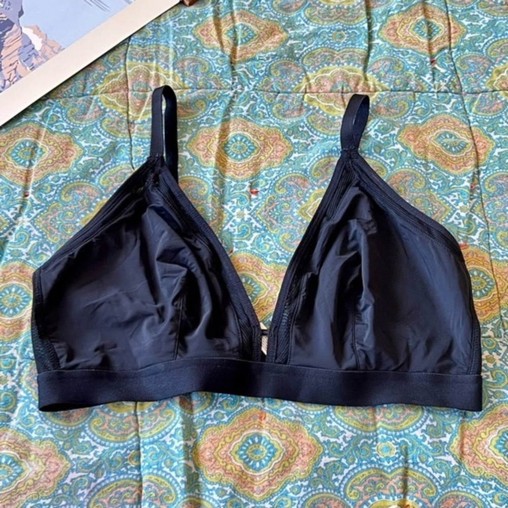 Lively Black Mesh Trim Triangle Bralette Wireless Adjustable Straps Size 3 EUC